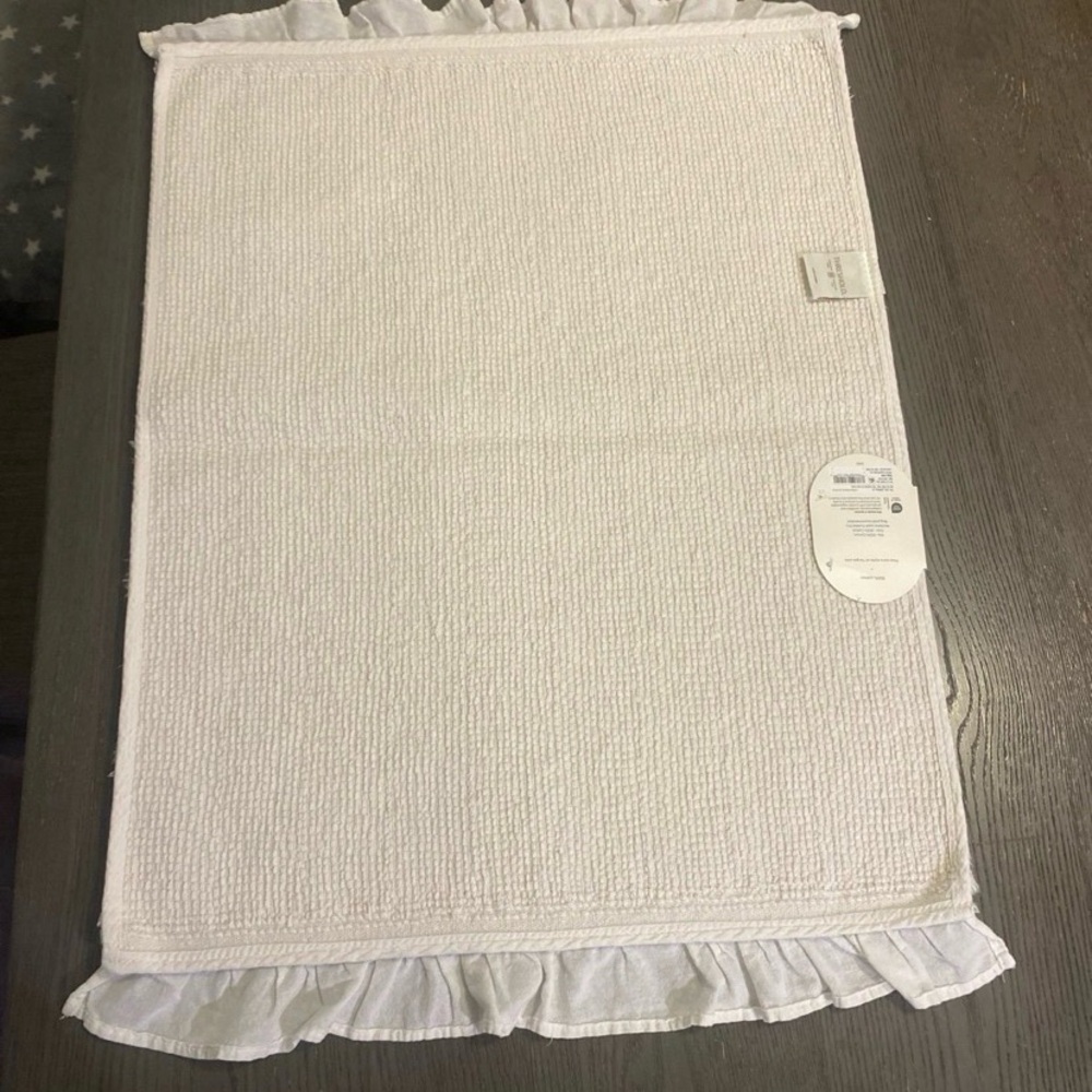 Threshold Cream Ruffled Bath Mat - Picture 3 of 3